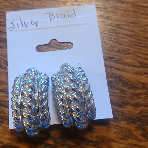 Clip on earrings - Picture 1 of 1